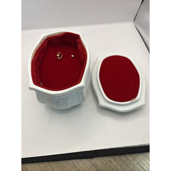 Music Box Lenox Nativity Away in A Manger Red Velvet Interior Japan Vintage - Picture 6 of 10